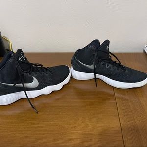 Mens NIKE Hyperdunks- worn just a few times. Excellent condition